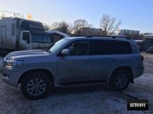 Общий вид Land Cruiser 200 после установки проставок