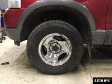 Передняя часть Ford Explorer после установки проставок