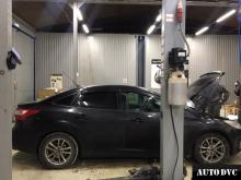 Общий вид Ford Focus III до установки проставок