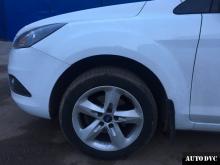 Передняя часть Ford Focus после установки проставок