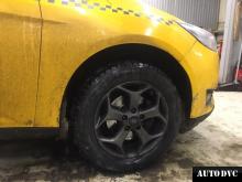 Передняя часть Ford Focus III после установки проставок