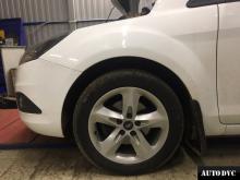 Передняя часть Ford Focus до установки проставок