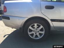 Задняя часть Mitsubishi Каризма после установки проставок