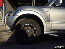 Передняя часть Mitsubishi Pajero III после установки проставок