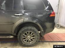 Задняя часть Mitsubishi Pajero  после установки проставок