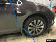 Передняя часть Opel Astra после установки проставок