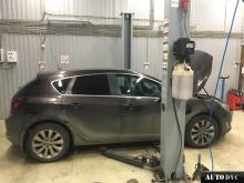 Общий вид Opel Astra до установки проставок