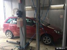 Общий вид Opel Zafira после установки проставок