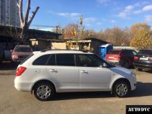 Общий вид Skoda Fabia II после установки проставок