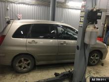 Общий вид Suzuki Liana после установки проставок