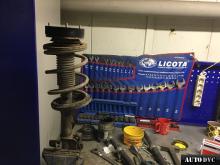 Стойка Suzuki Liana в разборе с установленной проставкой