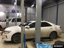 Общий вид Toyota Camry до установки проставок