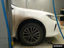 Передняя часть Toyota Camry после установки проставок