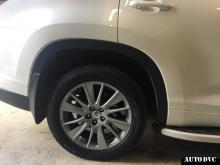 Задняя часть Toyota Highlander после установки проставок