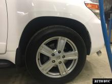 Передняя часть Toyota Land Cruiser 200 до установки проставок