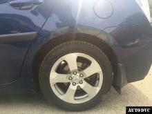 Задняя часть Toyota Prius после установки проставок