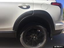 Задняя часть Toyota RAV 4 после установки проставок